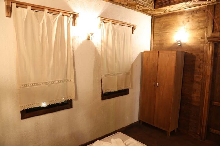 Room 6 of 17