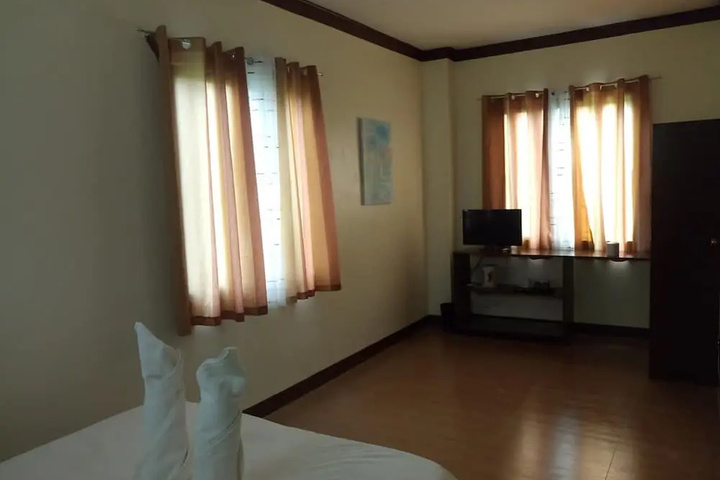 Room 4 of 13