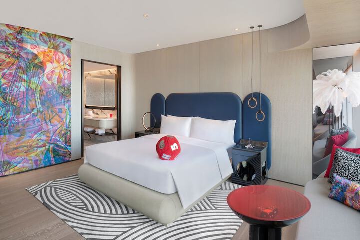Room 13 of 77