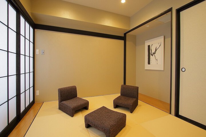 Room 27 of 82