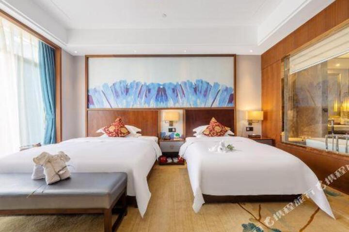 Lake International Hotel