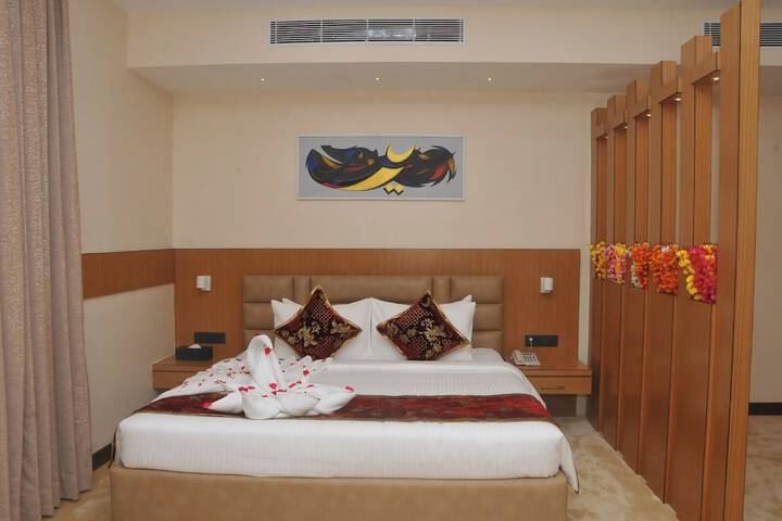 Room 13 of 18