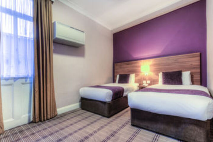 Room 16 of 28