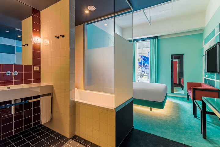 Room 11 of 77