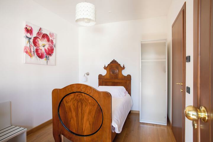 Room 8 of 42