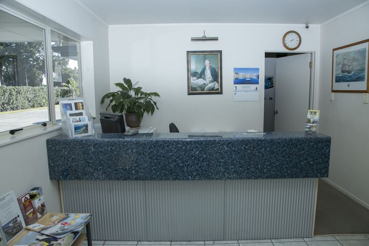 Check-in/check-out kiosk