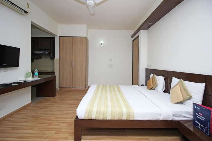 Room 6 of 17