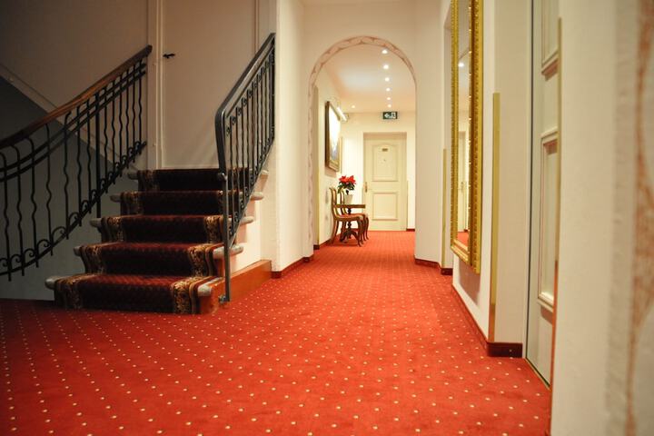 Ballroom/Hall 82 of 90