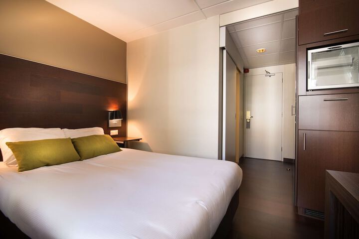 Room 17 of 74