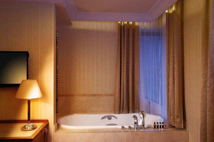Room 44 of 108