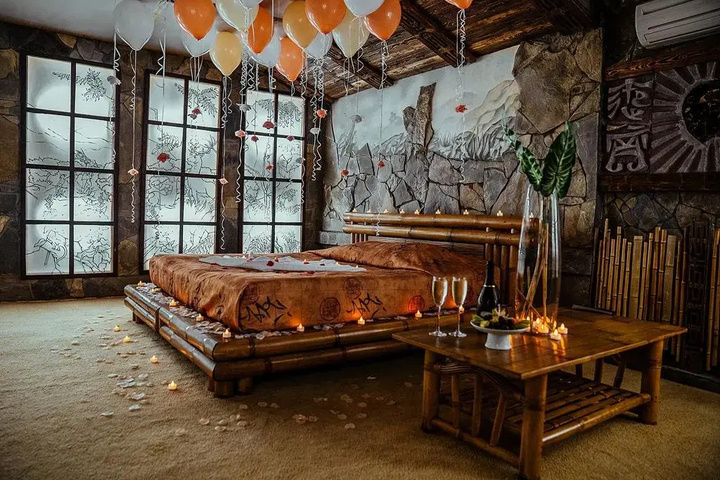 Room 7 of 8