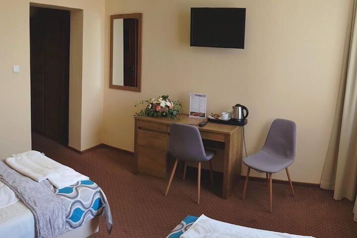 Room 12 of 50