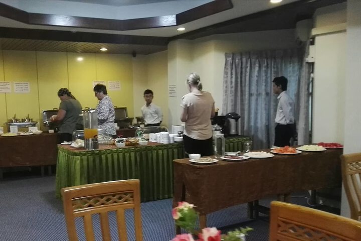 Dining 36 of 54