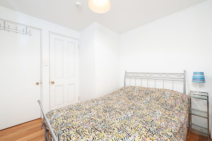 Room 4 of 11