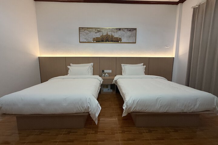 Room 3 of 9