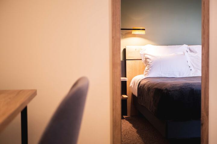 Room 5 of 32