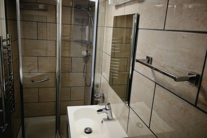 Room 106 of 121
