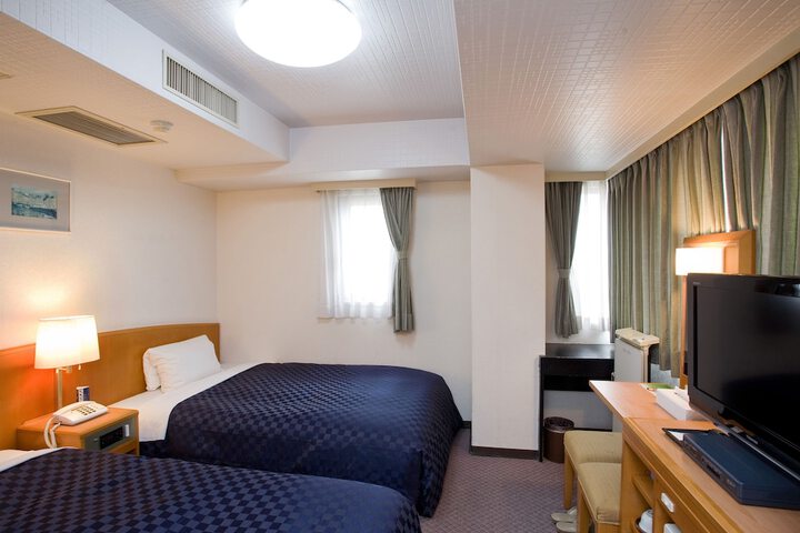 Room 2 of 40
