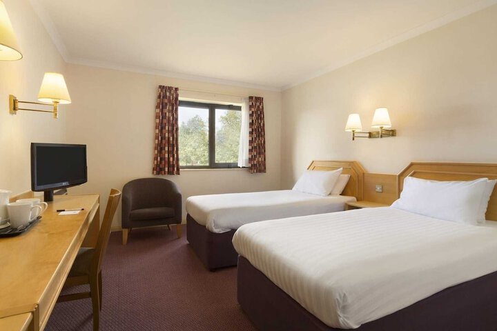 Room 10 of 16