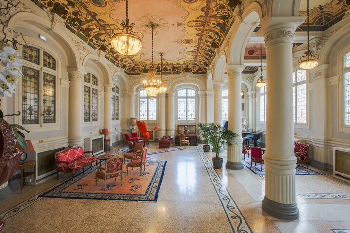 Guest Lobby