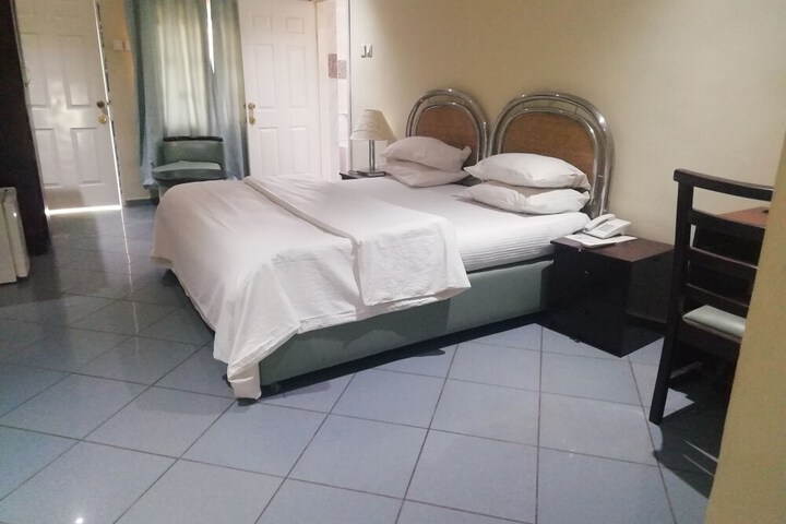 Room 8 of 35