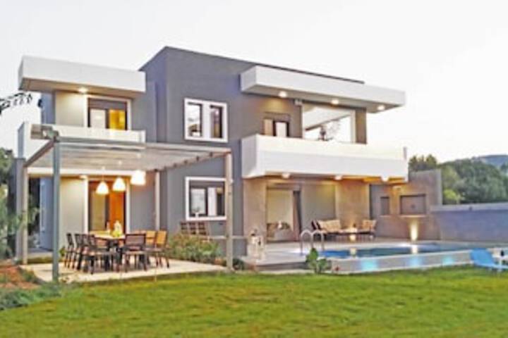 HARMONY RESIDENCES POOL VILLAS