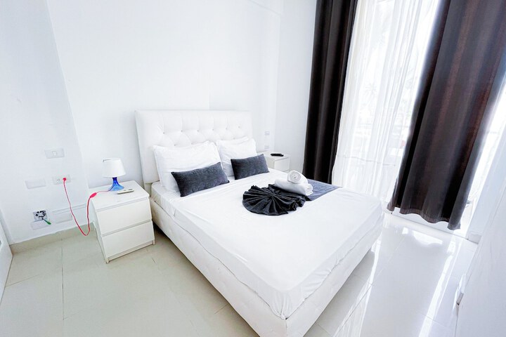 Room 9 of 32