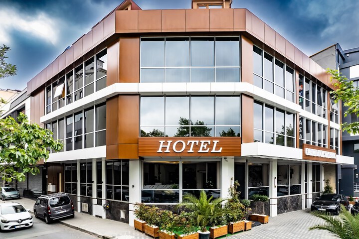 Hotel 100 of 100