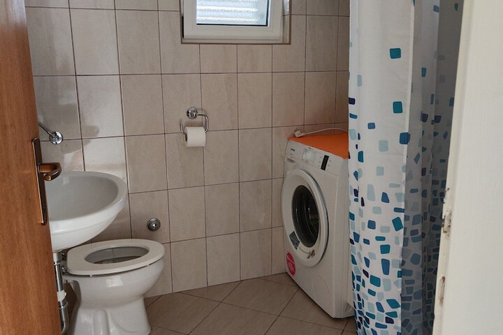 Room 7 of 10
