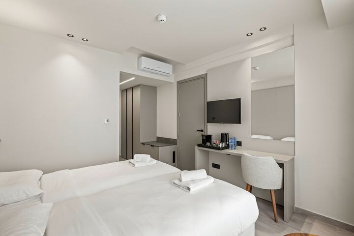 Room 18 of 48