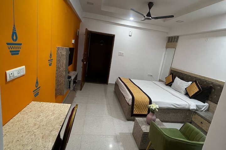 Room 12 of 15