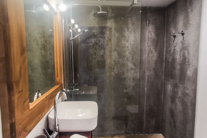 Room 43 of 58