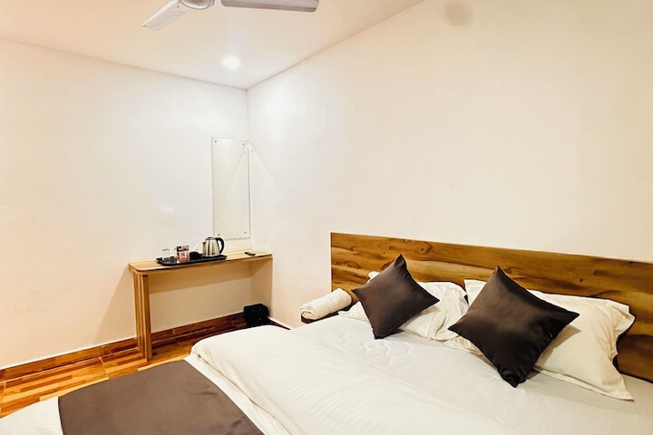 Room 12 of 33