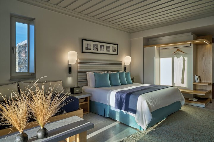 Room 33 of 100