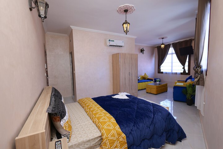 Room 9 of 36