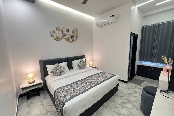 Room 4 of 14