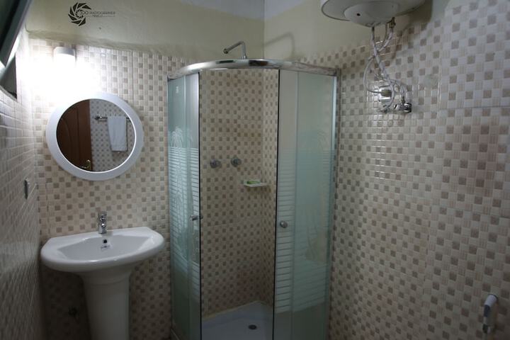 Room 6 of 13