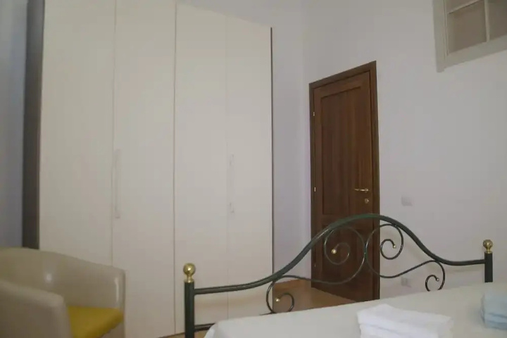 Room 5 of 16