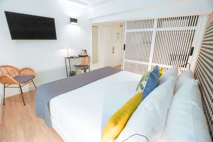 Room 33 of 77