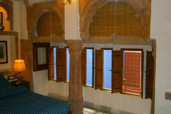 Room 2 of 73
