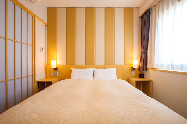 Room 15 of 37