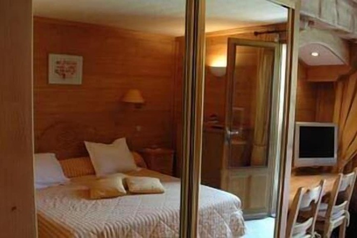 Room 8 of 43