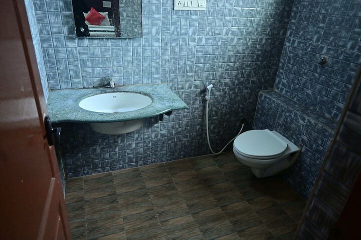 Room 10 of 16
