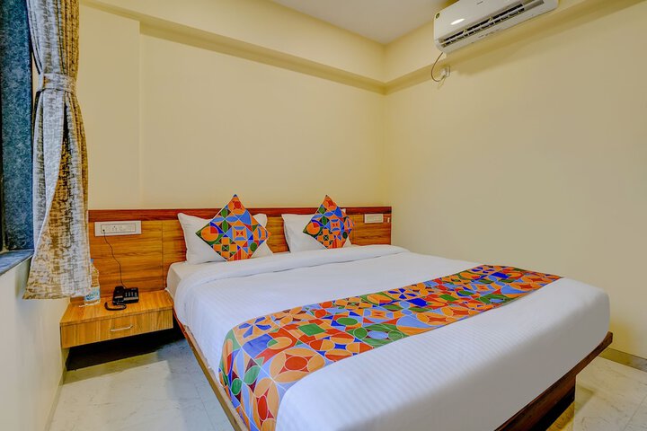 Room 17 of 33