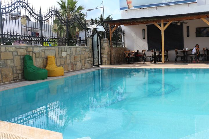 Pool 53 of 65