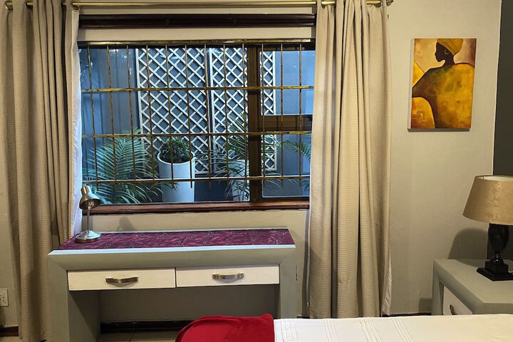 Room 6 of 77