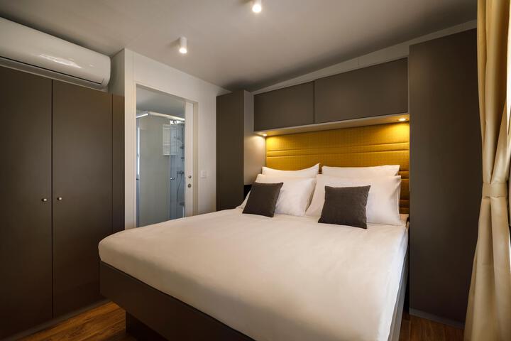 Room 42 of 59