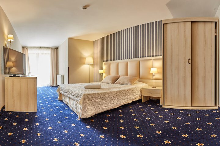 Room 4 of 36
