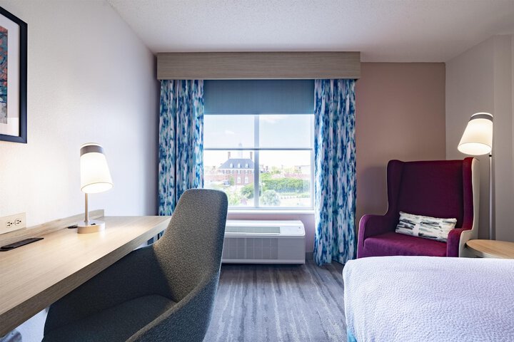 Room 7 of 28