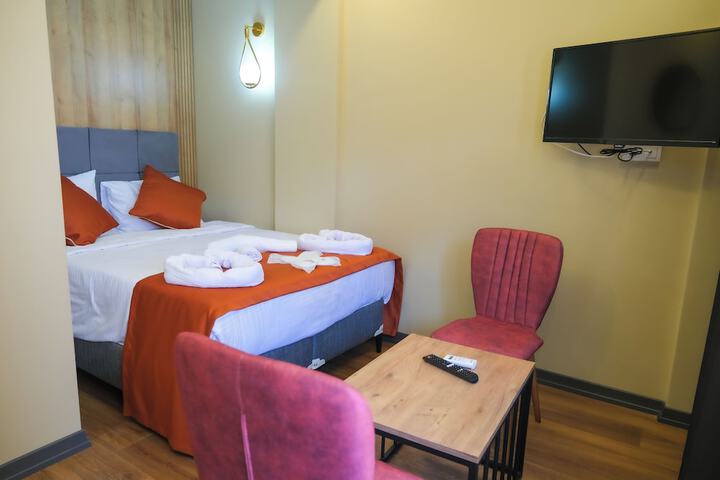 Room 6 of 73